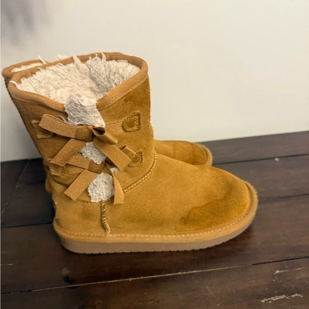 Koolaburra by UGG Girls Chestnut Bow Boots Size 1.5